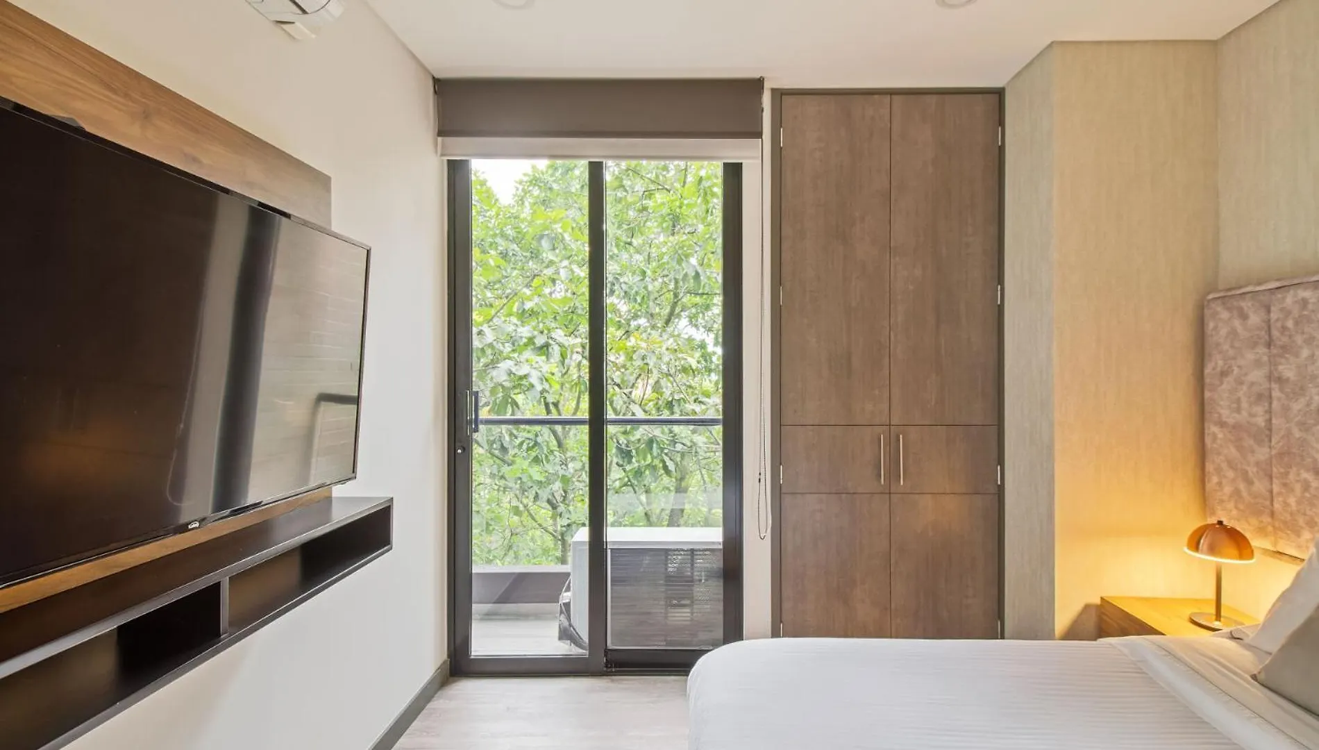 2 Bdr Suite W2 Ac Poblado, Medellin 0*,  Colombia