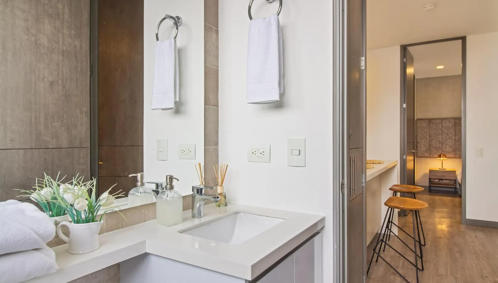 2 Bdr Suite W2 Ac Poblado, Medellin Colombia