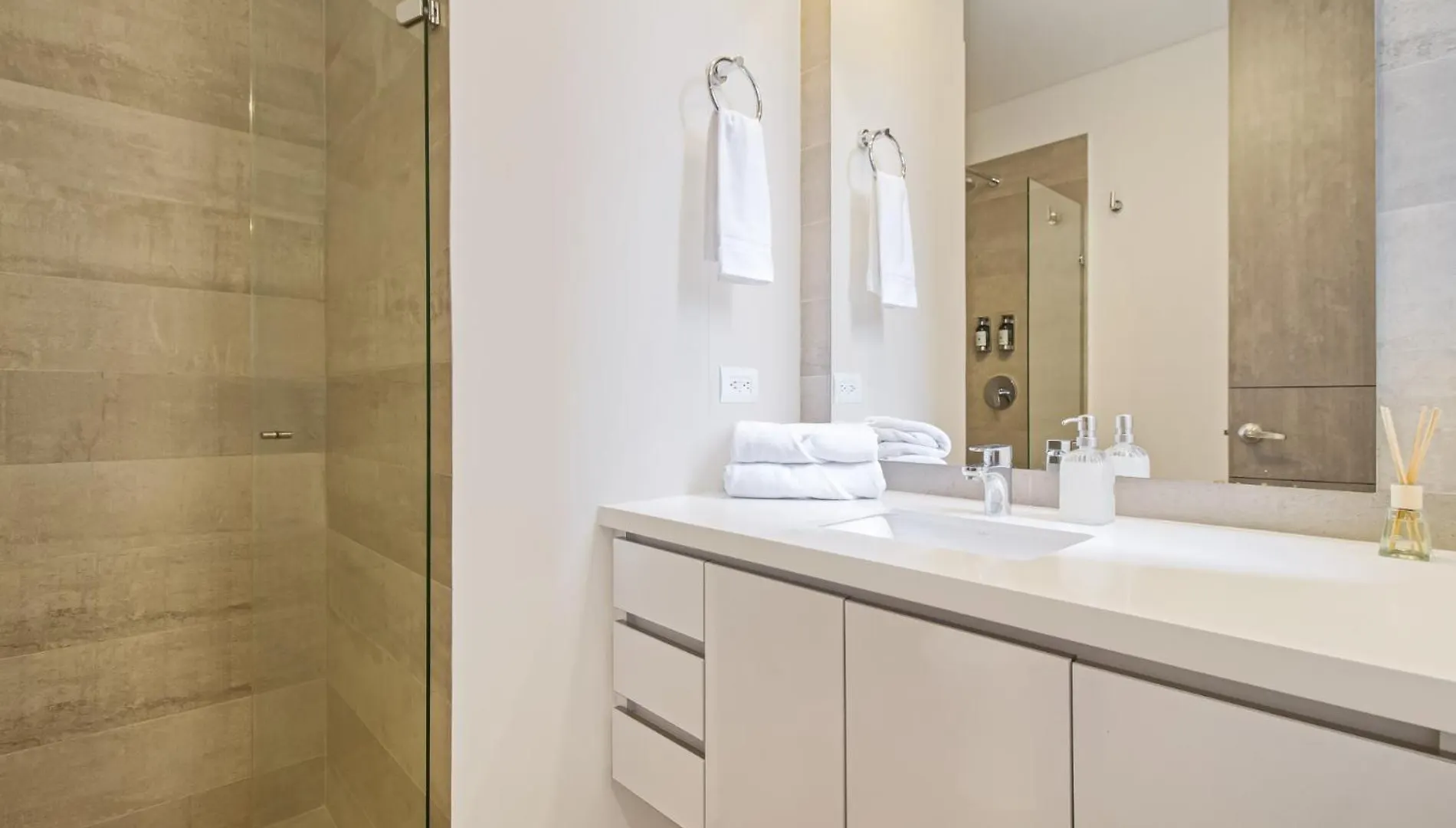 2 Bdr Suite W2 Ac Poblado, Medellín 0*,  Colombia