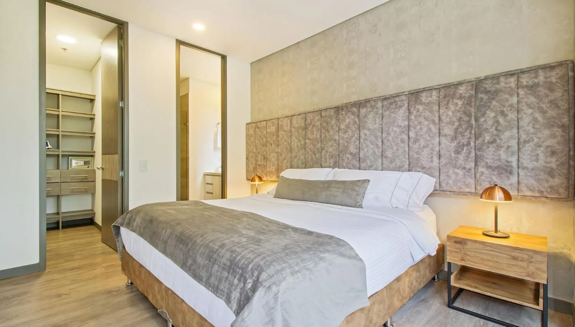 2 Bdr Suite W2 Ac Poblado, Medellín 0*,