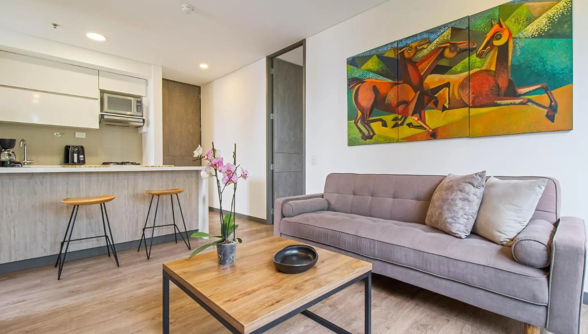 2 Bdr Suite W2 Ac Poblado, Medellín 0*,  Colombia